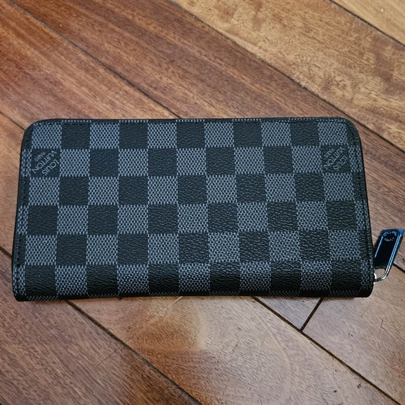 Checkered Black Wallet - Picture 5 of 7